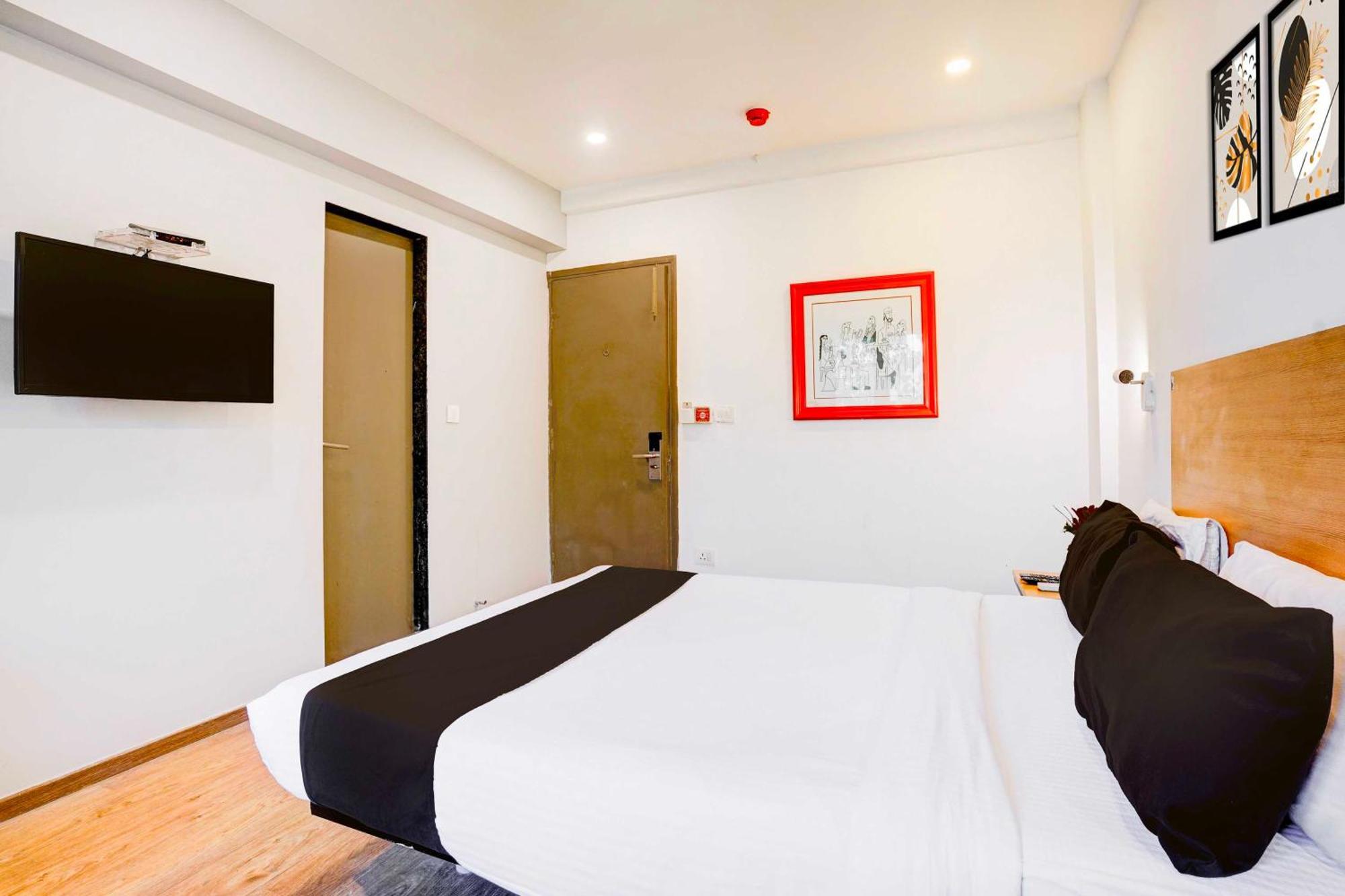 Hotel O Khar The Unicontinental - Mumbai — Photos 1